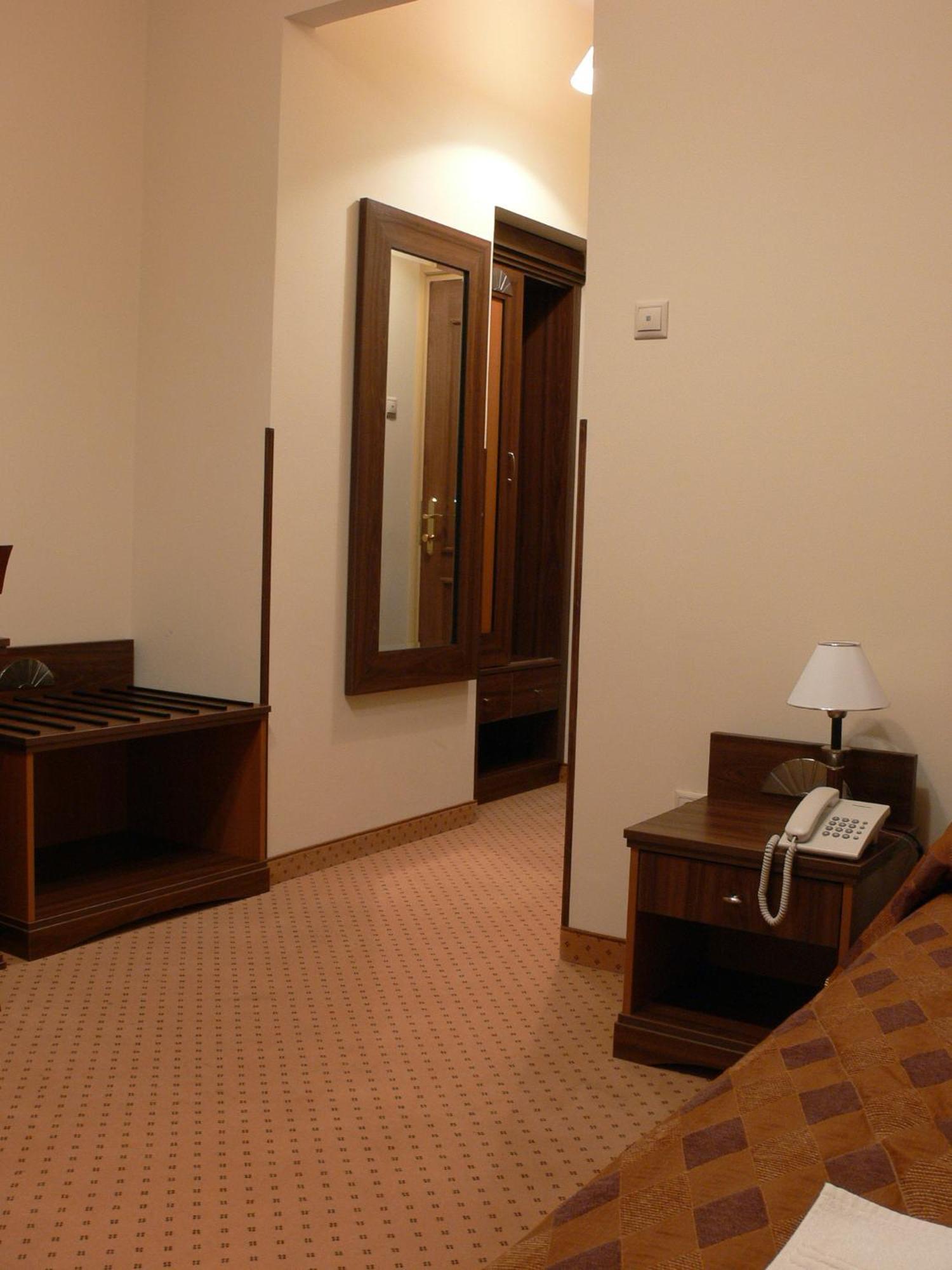Oereg Miskolcz Hotel Exterior photo